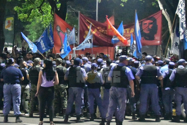 Chaqueños marcharon en rechazo a la ley bases: "La Patria no se vende"