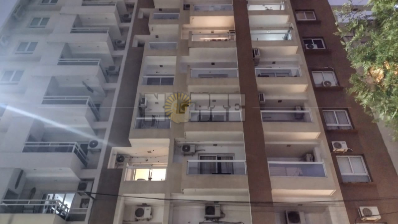 Alquiló un departamento en pleno centro para robarle millones al vecino