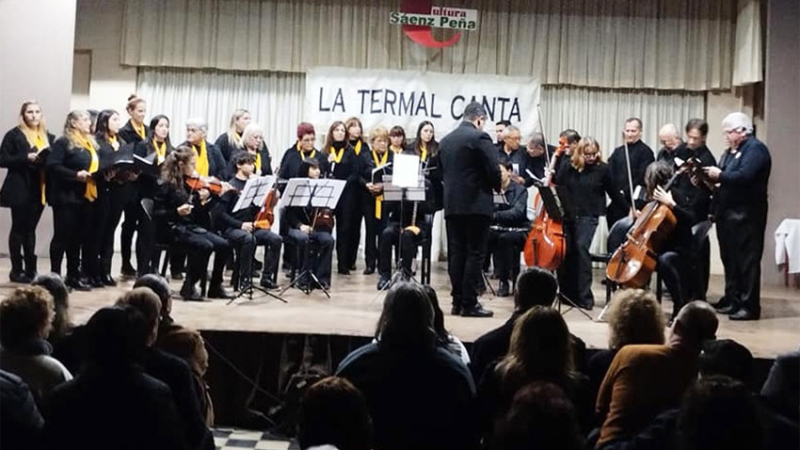 "La Termal Canta": los coros deleitaron al público en Sáenz Peña