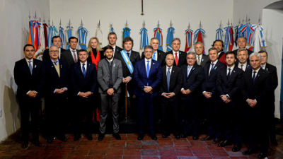 Javier Milei firmó el Acta de Mayo junto a los 18 gobernadores: "Los puntos de quiebre de la historia de una Nación son momentos de conflicto"