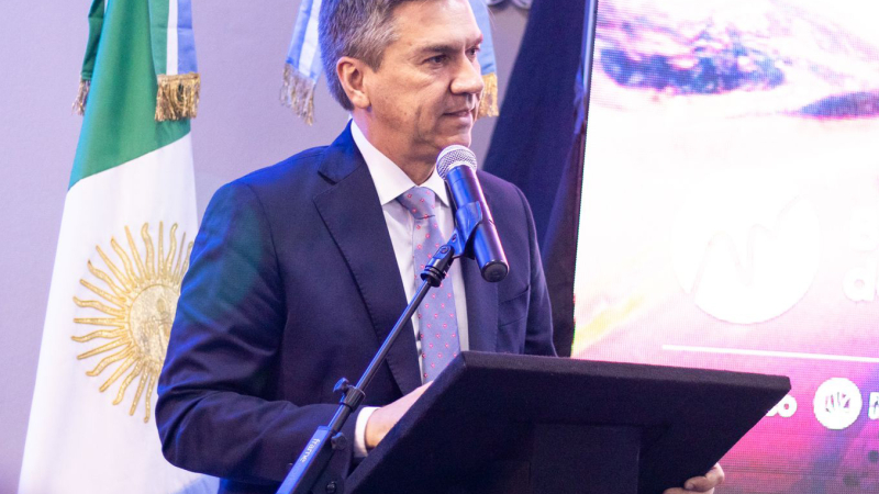 Leandro Zdero lidera el ranking de gobernadores con el 64% de imagen positiva