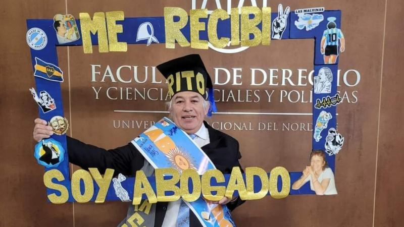 A los 58 años Ramón Cabrera se recibió de abogado