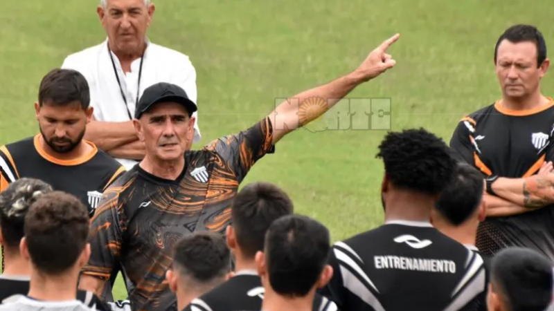 Raúl Valdez dejó de ser DT de For Ever: suena Cravero como posible reemplazo