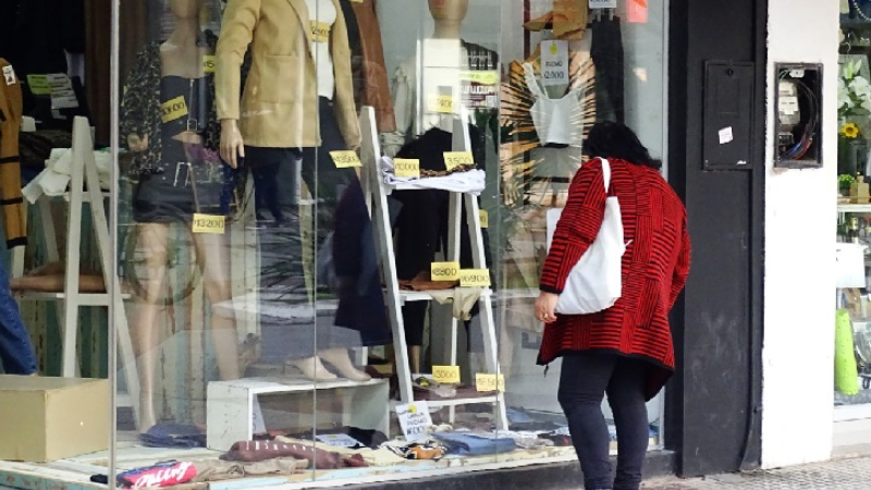 Recreación, ropa y comida son los gastos que más recortaron los argentinos