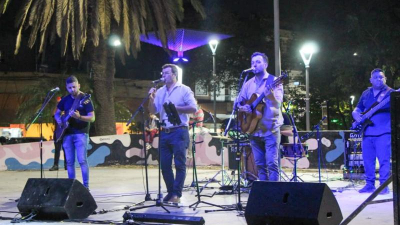 La plaza 25 de Mayo de fiesta, en el cierre del Black Friday