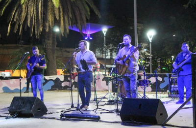 La plaza 25 de Mayo de fiesta, en el cierre del Black Friday