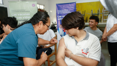 Habilitaron una posta de vacunación contra el dengue en la Escuela de Salud Pública