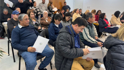 Varias familias del Gran Resistencia recibieron la constancia de cancelación de deudas