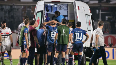 Juan Izquierdo tras perder el conocimiento en el partido entre Nacional y San Pablo: "Está sedado y estable"