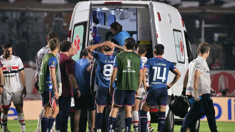 Juan Izquierdo tras perder el conocimiento en el partido entre Nacional y San Pablo: "Está sedado y estable"