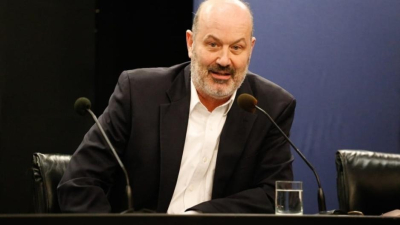 Sturzenegger defendió la reforma laboral que facilita los despidos