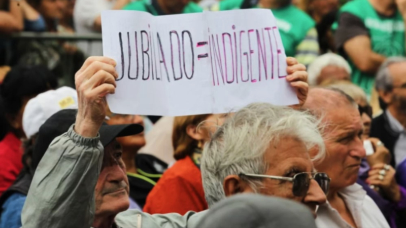 La jubilación mínima y la canasta básica, cada vez más lejos