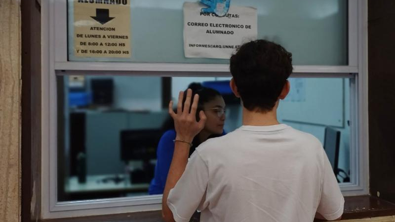 "Dejaron de cursar estudiantes que sacaban diez en los exámenes"