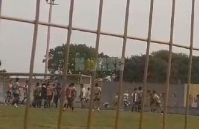 Batalla campal en Makallé: corridas, un futbolista herido y partido suspendido