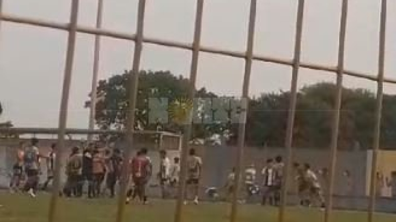Batalla campal en Makallé: corridas, un futbolista herido y partido suspendido