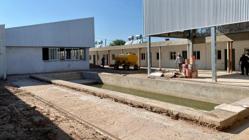 Sáenz Peña: el gobernador supervisó la obra del complejo "Casa activa"