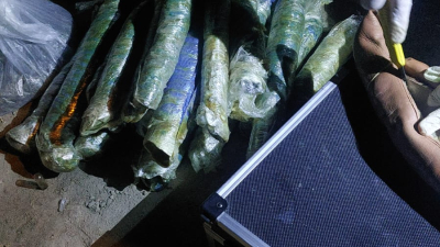 En monturas para caballos trasladaban casi ocho kilos de marihuana: fueron detenidos