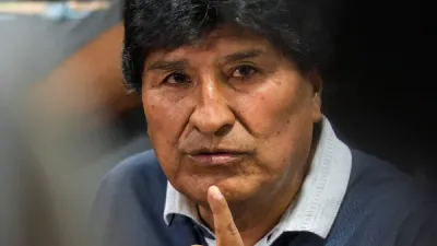 Dispararon contra el vehículo de Evo Morales y su chofer resultó herido