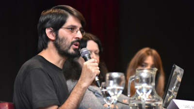 El periodista Darío Aranda se suma al tributo local a Andrés Carrasco