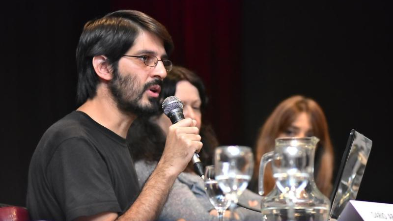 El periodista Darío Aranda se suma al tributo local a Andrés Carrasco