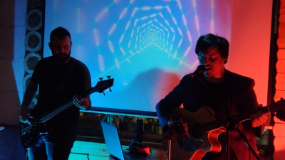 1990 Music presenta el tributo a Oasis en Resistencia