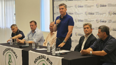Zdero firmó convenio con la Sociedad Rural y entregó créditos a productores