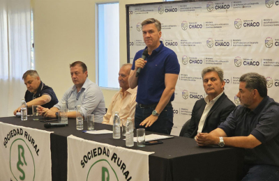 Zdero firmó convenio con la Sociedad Rural y entregó créditos a productores