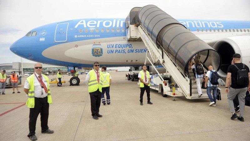Empresas estatales ya no están obligadas a volar con Aerolíneas Argentinas