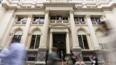 El Gobierno flexibiliza el cepo cambiario para el pago de importaciones