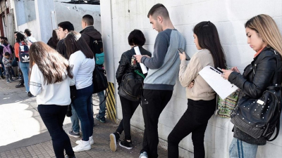 Más de la mitad de los trabajadores jóvenes cobran en negro