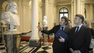 Avanza la negociación para la compra de submarinos y buques franceses