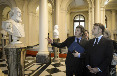 Avanza la negociación para la compra de submarinos y buques franceses