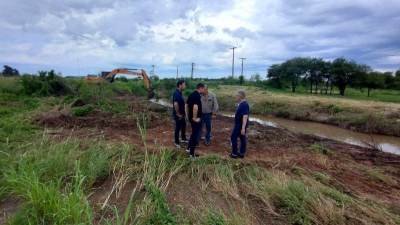 Ante la época de lluvias, intensifican limpieza de desagües en Sáenz Peña