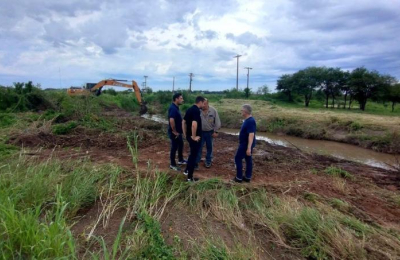 Ante la época de lluvias, intensifican limpieza de desagües en Sáenz Peña