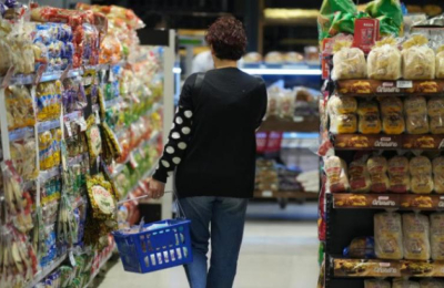 Anticipan leve suba del costo de vida en noviembre, con el consumo planchado