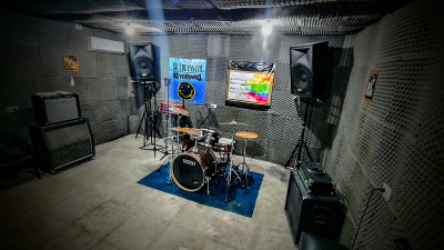 La sala de ensayo Nevermind inició una colecta de alimentos navideños para los más necesitados