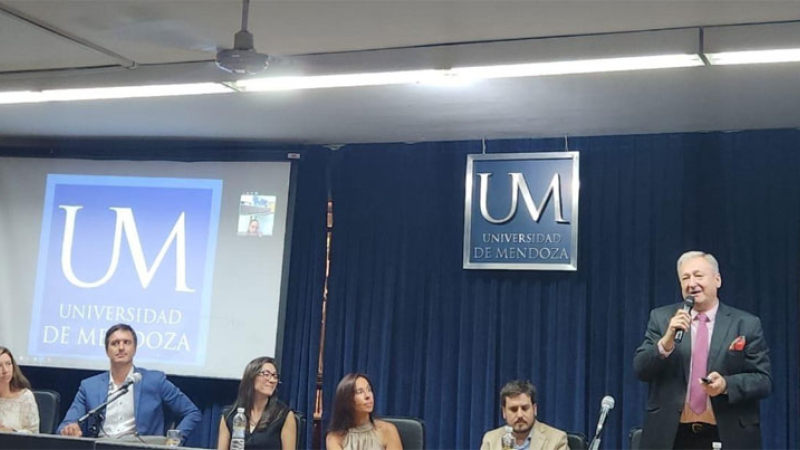 Abogado chaqueño disertó en Mendoza sobre justicia municipal