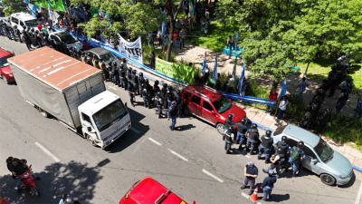 Destacaron el accionar policial ante la protesta de gremios y sectores "piqueteros"