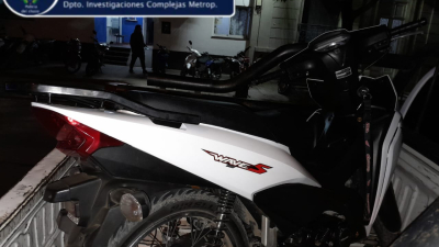 Dos motochorros detenidos por robar una moto en Fontana