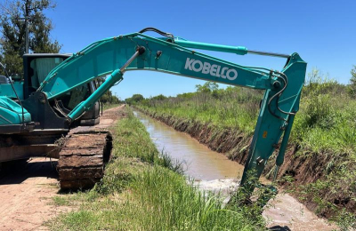 Sáenz Peña avanza con la limpieza de canales troncales de la ciudad