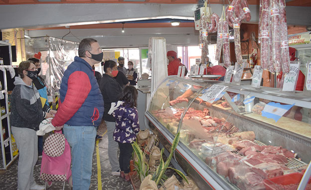 rural-4-carniceros-preocupados.jpg