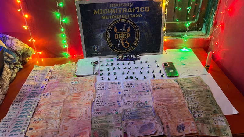 Secuestran droga y más de un millón de pesos en un allanamiento por narcomenudeo