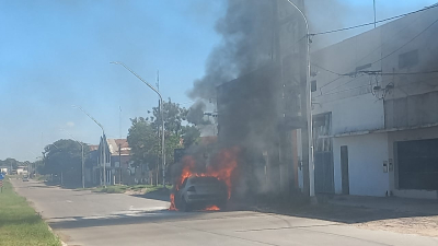 Resistencia: salvó su vida de milagro al incendiarse el auto