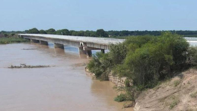 El puente Lavalle, en amenaza constante por la erosión del Bermejo