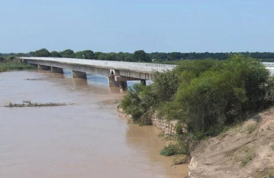 El puente Lavalle, en amenaza constante por la erosión del Bermejo