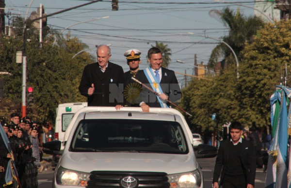 Llegada del gobernador de la Provincia del Chaco, Leandro Zdero y el Intendente de la Ciudad de Resistencia, Roy Nikisch al acto por el 9 de Julio. 09-07-24.