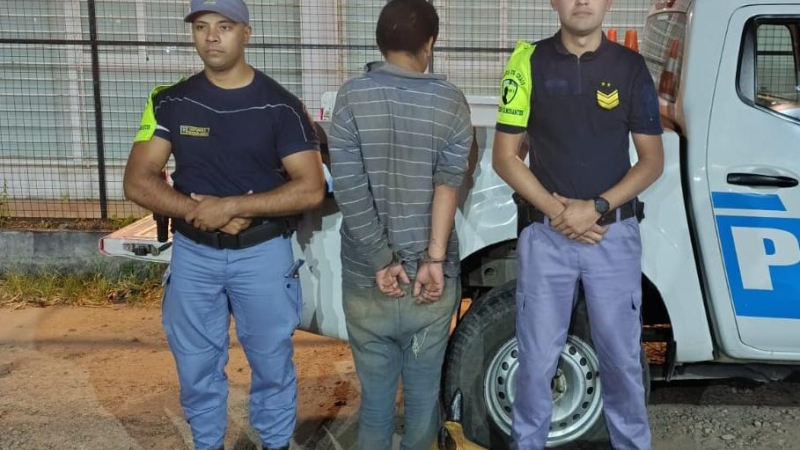 Intentó llevarse una imagen del pesebre navideño: lo detuvo la Policía