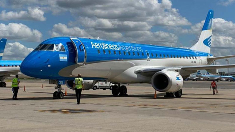Un avión de Aerolíneas Argentinas aterrizó de emergencia por una falsa alarma de humo en cabina