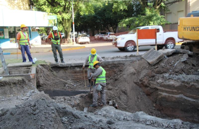 Se hundió el pavimento en la esquina de avenida Wilde y Marcelo T. de Alvear