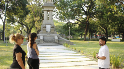 Recorrido pedestre por lugares poco conocidos de la plaza 25 de Mayo